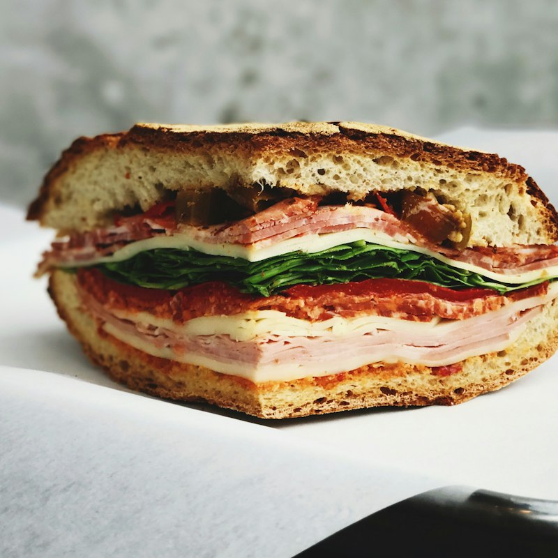 Panini Con Ensalada y Café